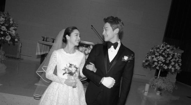 039772200_1484824294-Rain-and-Kim-Tae-Hee-Official-Wedding-Photo-1