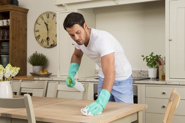 Man_cleaning_the_kitchen-372267