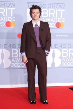 Harry Styles memilih persalinan Gucci sewaktu ke BRIT Awards 2020.
