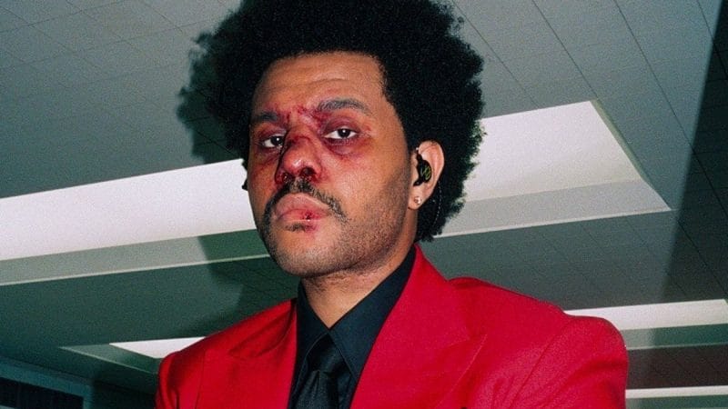 The Weeknd Hadir Di AMAs dengan Kepala Berbalut?