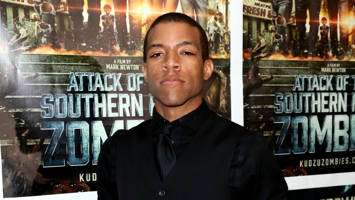 MODEL & AKTOR, MOSES J MOSELEY DIPERCAYAI MEMBUNUH DIRI