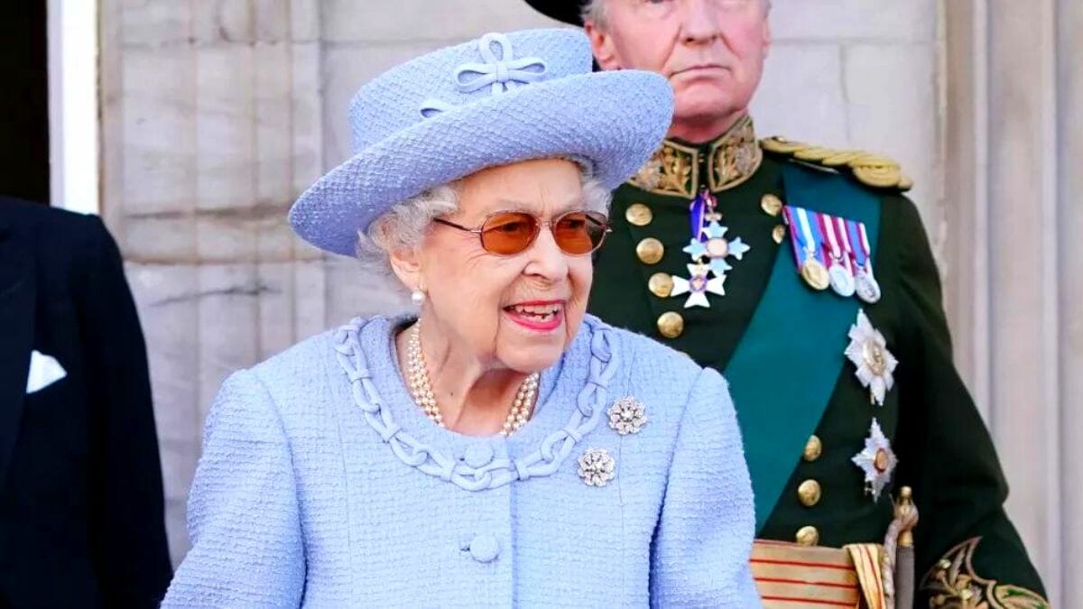 ISTANA BUCKINGHAM BERKONGSI FOTO PERTAMA MAKAM RATU ELIZABETH II