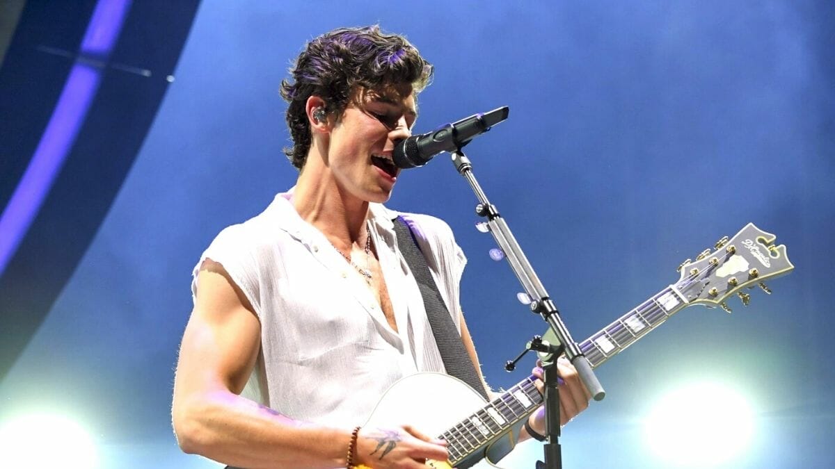 SHAWN MENDES TUNDA KONSERT JELAJAH WONDER DEMI KESIHATAN MENTAL