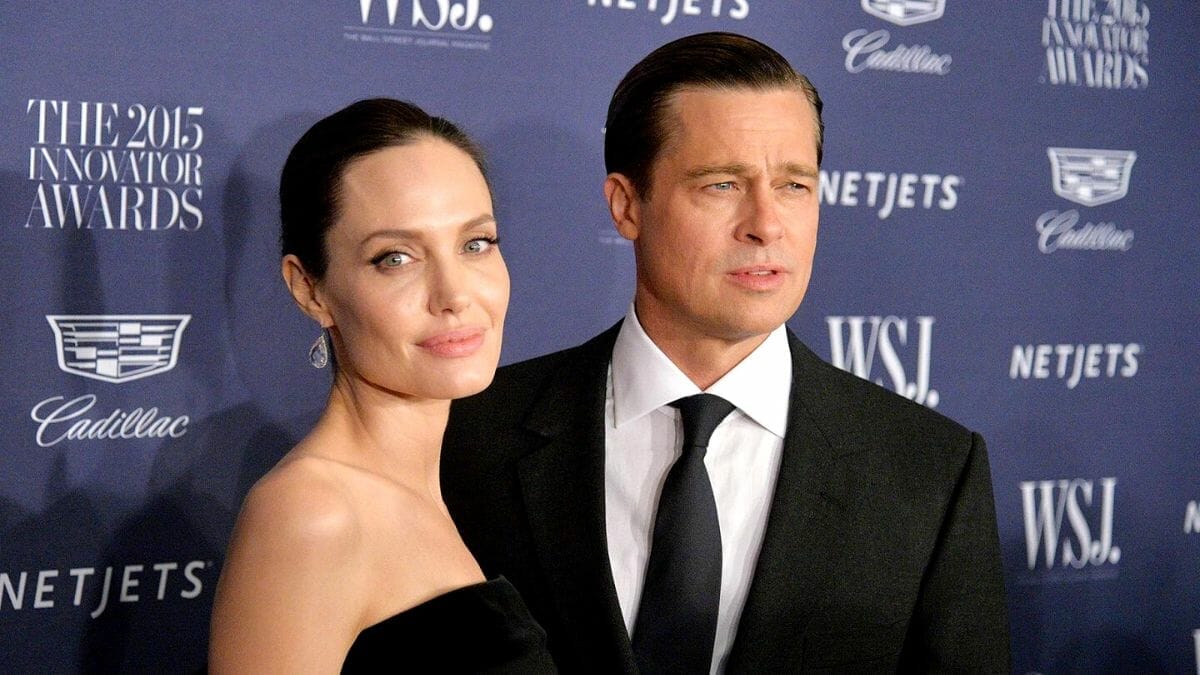 INSIDEN DALAM PESAWAT YANG MENCETUSKAN PERCERAIAN BRAD PITT-ANGELINA JOLIE