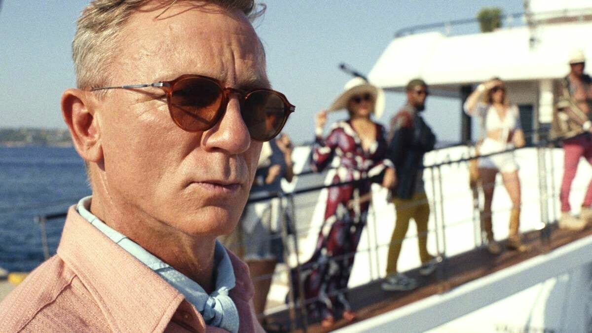 NETFLIX BERKONGSI FOTO PERTAMA SEKUEL KNIVES OUT BERSAMA PEMINAT