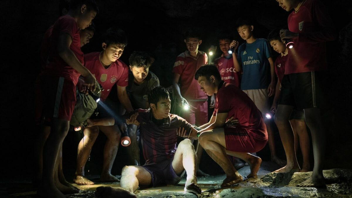 KISAH BENAR PENUH DEBARAN SAKSIKAN THAI CAVE RESCUE DI NETFLIX