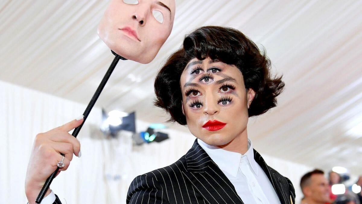 EZRA MILLER BERDEPAN HUKUMAN PENJARA 26 TAHUN