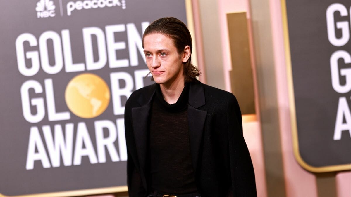 BINTANG WEDNESDAY, PERCY HYNES WHITE BERDEPAN TUDUHAN SERANGAN SEKSUAL