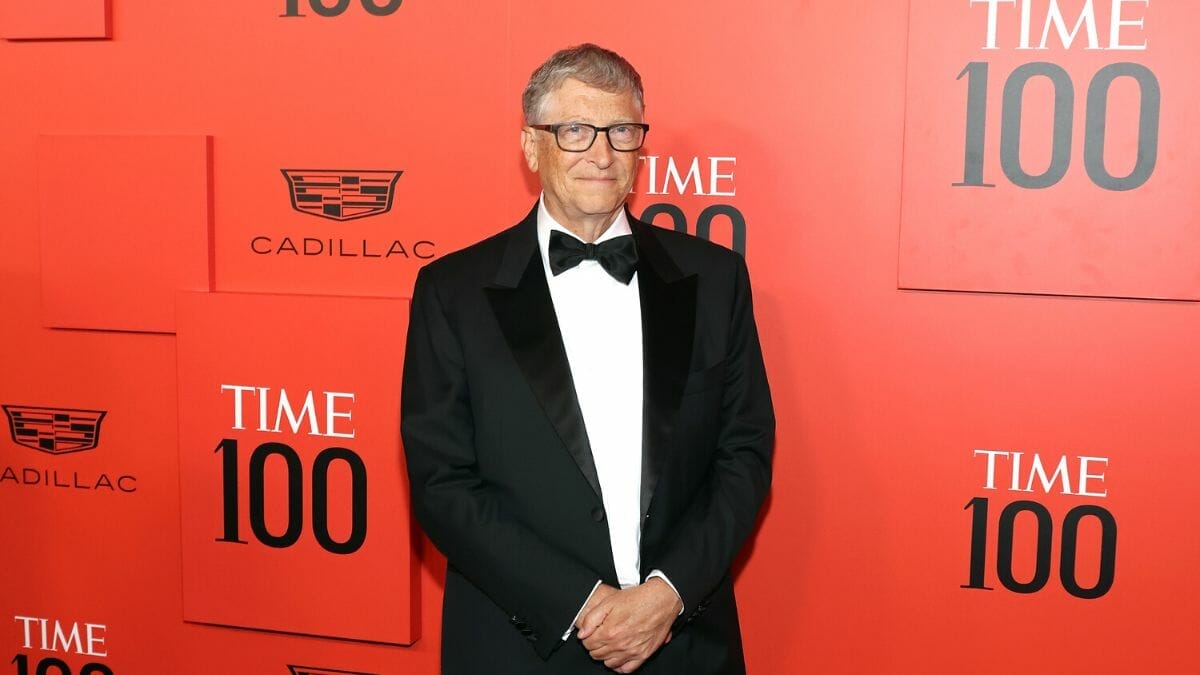 BILL GATES DIRAKAM BERSAMA TEMAN WANITA BAHARU