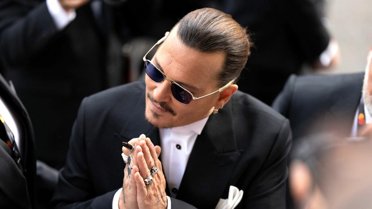 TERIMA STANDING OVATION TUJUH MINIT, JOHNNY DEPP DILIHAT SEBAK