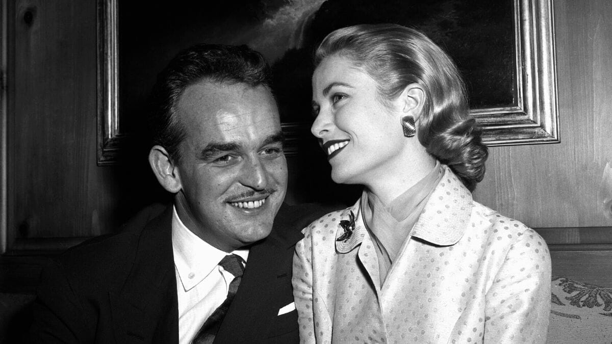 10 PASANGAN DIRAJA & KISAH PERTEMUAN PERTAMA MEREKA