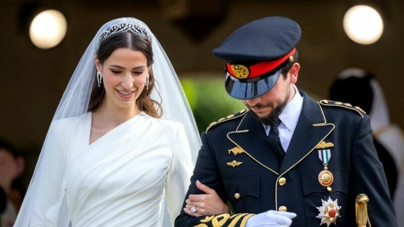 17 FOTO PERKAHWINAN GILANG-GEMILANG PUTERA AL HUSSEIN & RAJWA AL SAIF