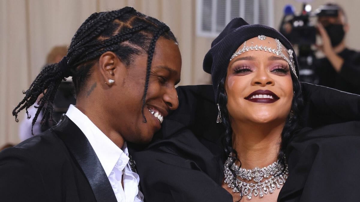RIHANNA & ASAP ROCKY DIKURNIA CAHAYA MATA KEDUA