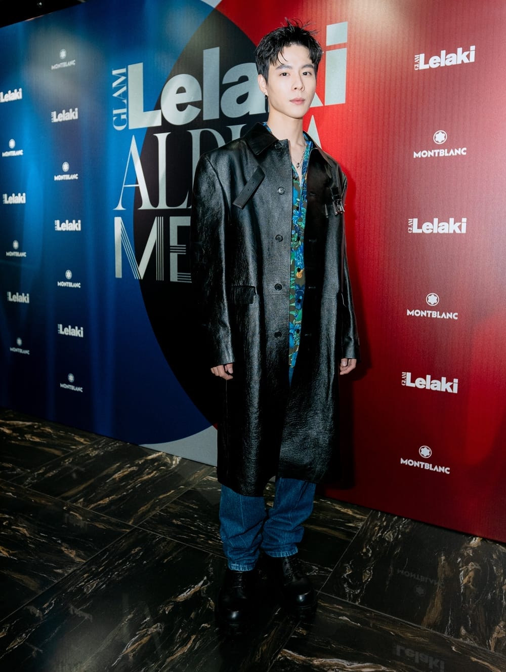 Jack Gohr tampil kacak dan dalam gaya terbaik mengenakan helaian daripada jenama Versace