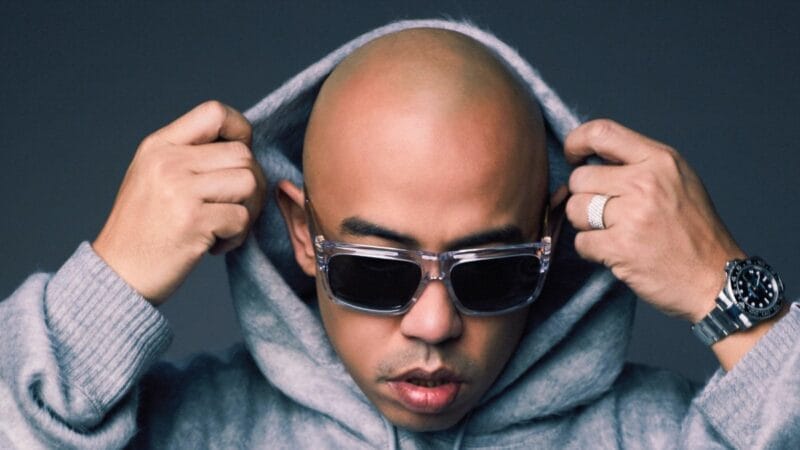 JOE FLIZZOW HADIAHKAN BERLIAN BUAT PEMINAT