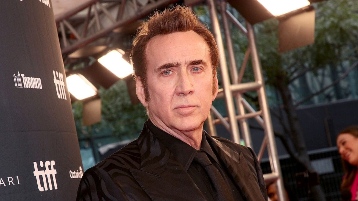 NICOLAS CAGE TERIMA STANDING OVATION ENAM MINIT UNTUK FILEM THE SURFER