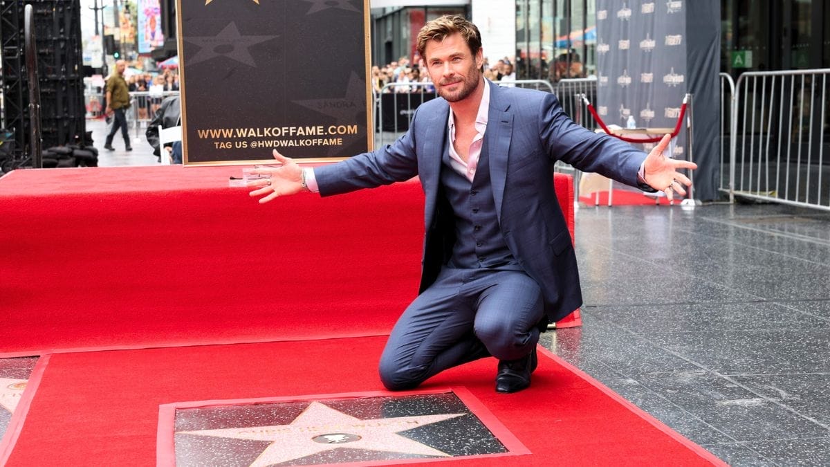 CHRIS HEMSWORTH TERIMA PENGIKTIRAFAN BINTANG HOLLYWOOD WALK OF FAME