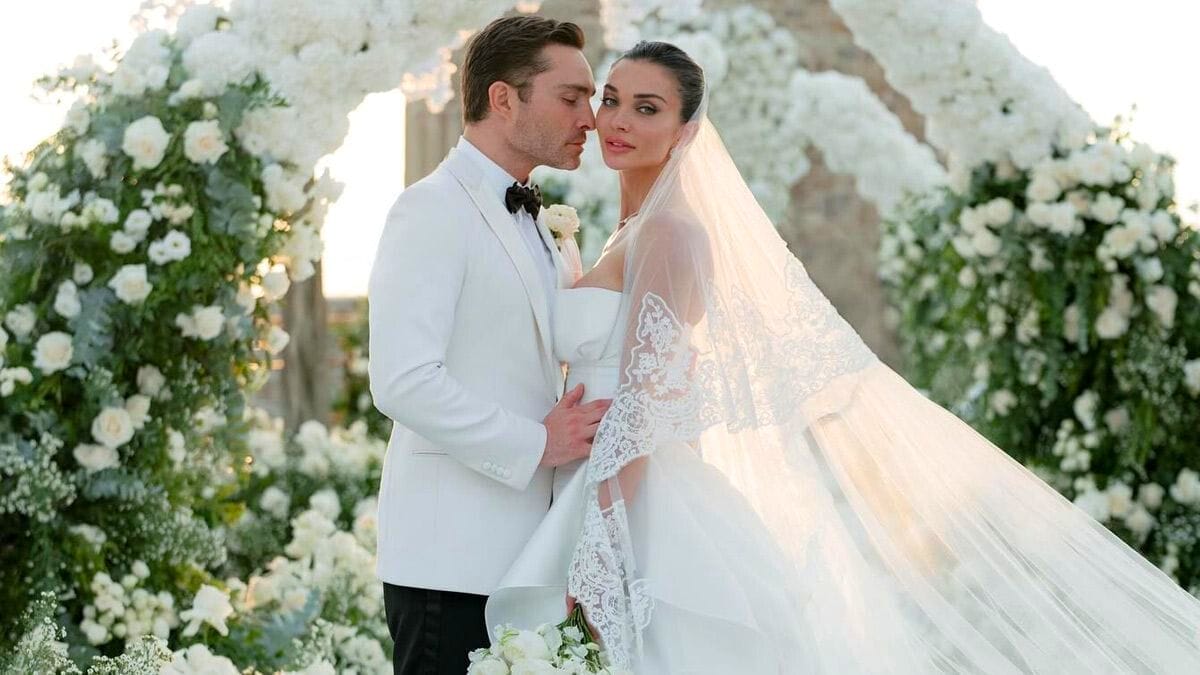 ED WESTWICK & AMY JACKSON DIRAI SEBAGAI SUAMI ISTERI DI ISTANA ITALI ABAD KE-16