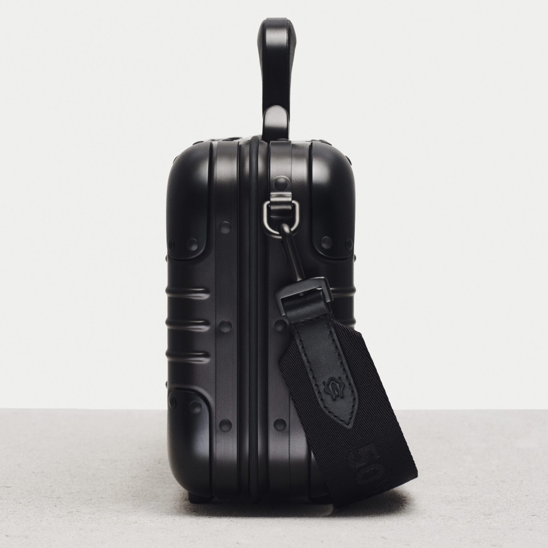 THE ORIGINAL BAG MENGHIDUPKAN LEGASI RIMOWA