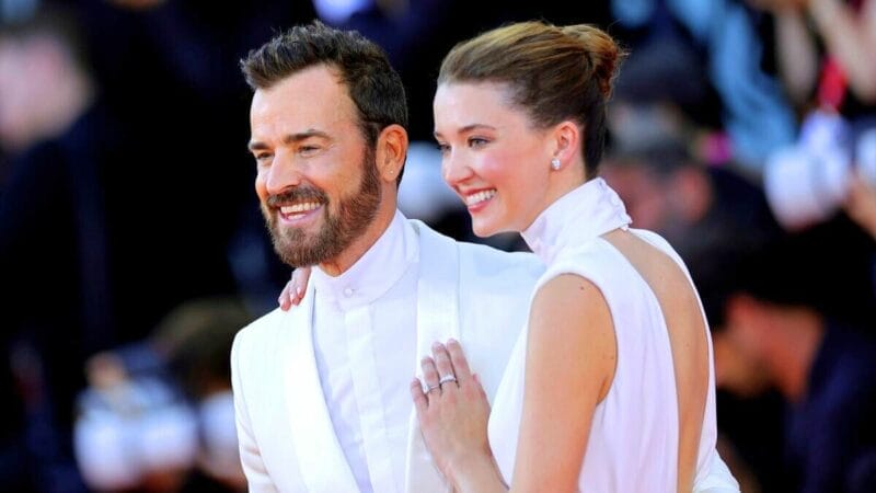 JUSTIN THEROUX LAMAR KEKASIH DENGAN CINCIN BERLIAN BERNILAI SENTIMENTAL