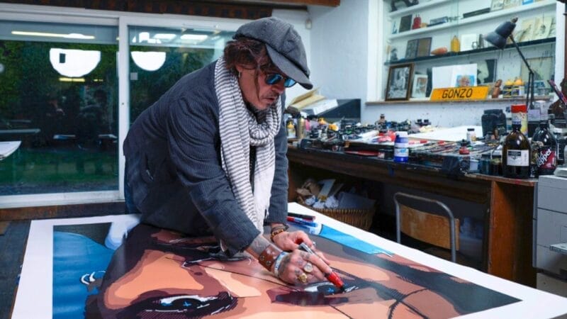 JOHNNY DEPP PAMER EFEMERA & ARTIFAK PERIBADI DI PAMERAN SENI