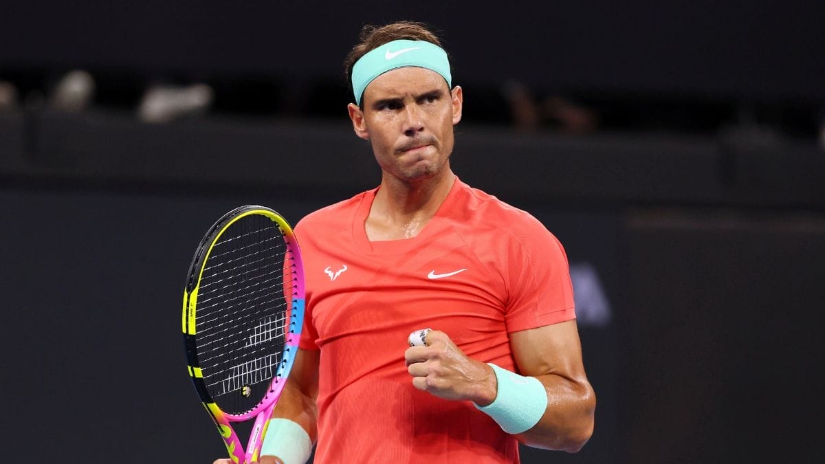 RAFAEL NADAL UMUM PERSARAAN DARI ARENA TENIS