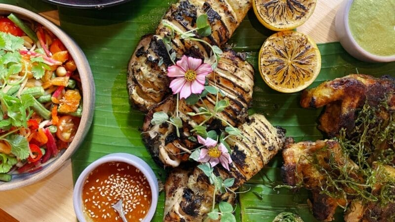 MAKANAN MEWAH UNTUK SEISI KELUARGA, HIDANG