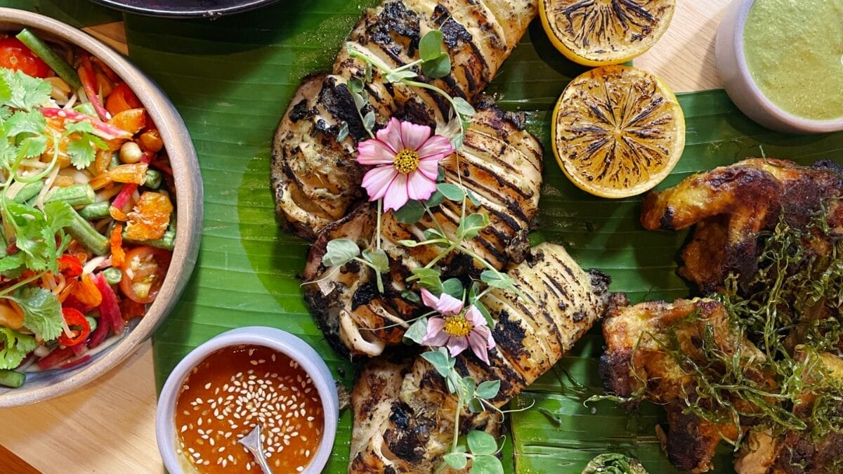 MAKANAN MEWAH UNTUK SEISI KELUARGA, HIDANG