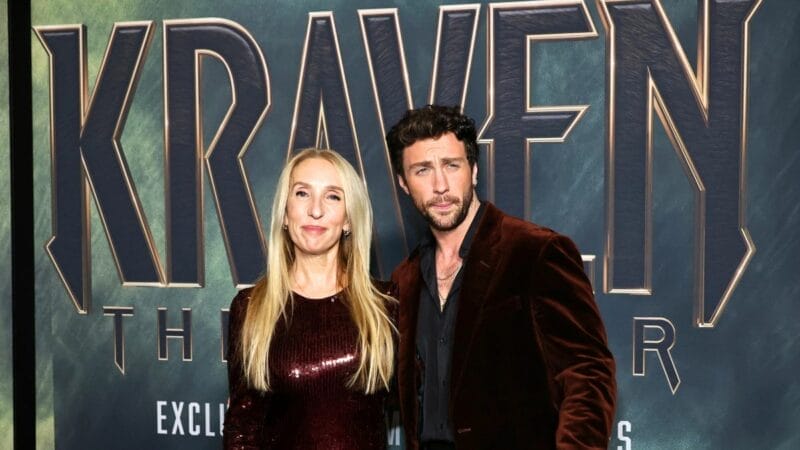 5 SELEBRITI TERKENAL YANG MEMINATI WANITA LEBIH MATANG & BERUSIA