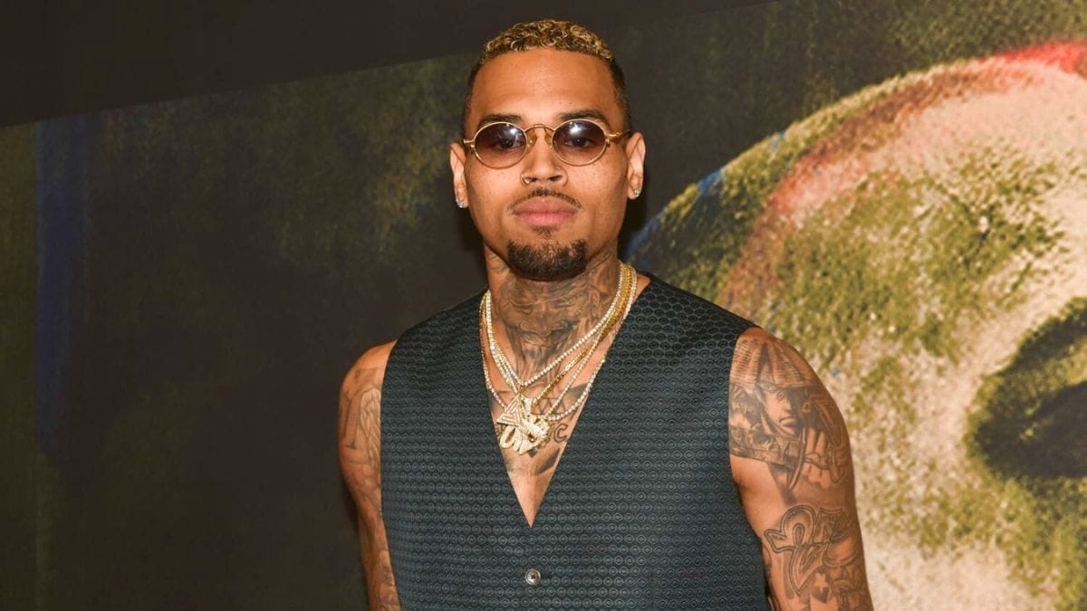 REPUTASI TERCALAR, CHRIS BROWN SAMAN WARNER BROS. SEBANYAK RM2.2 BILION