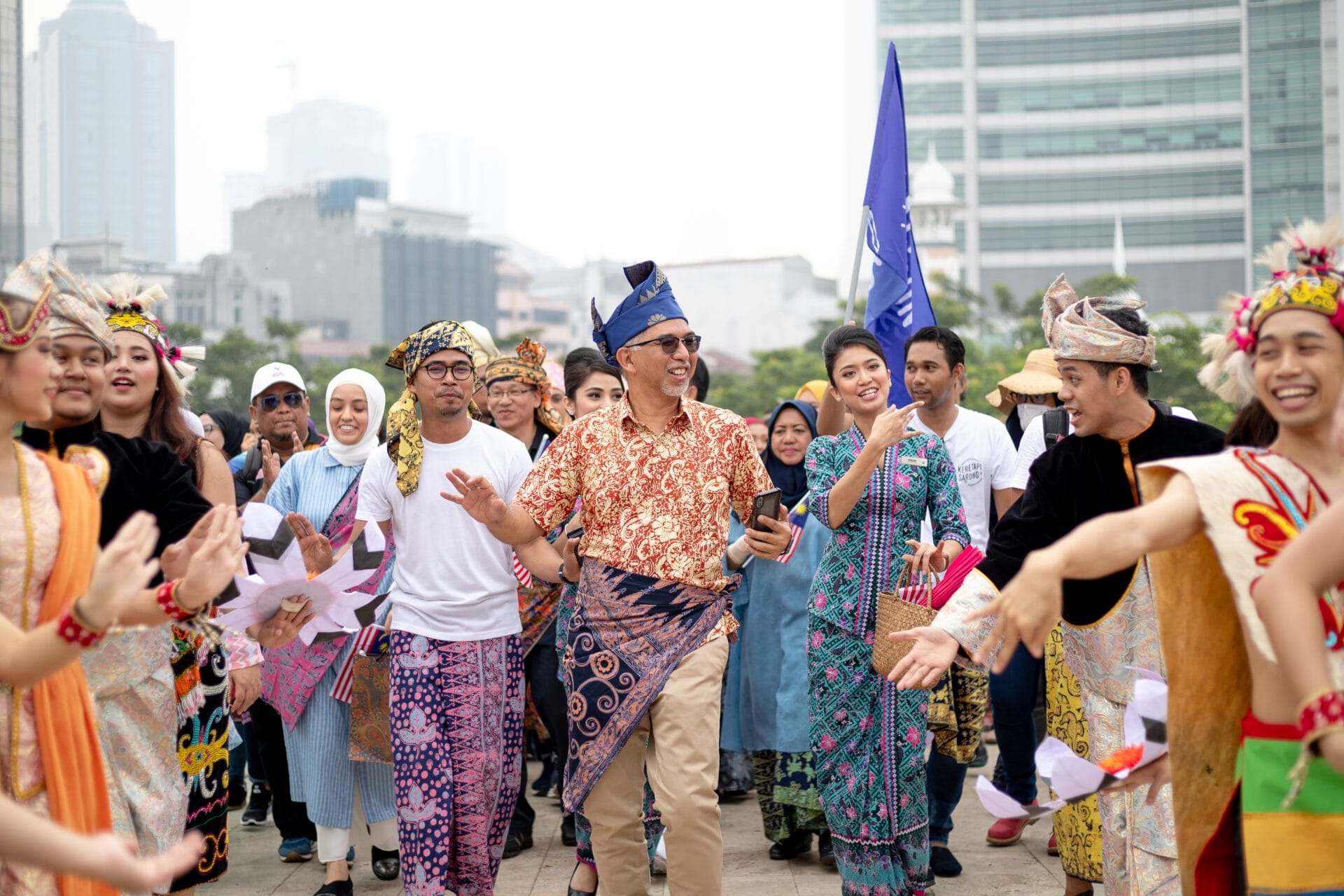 keretapi sarong 2025